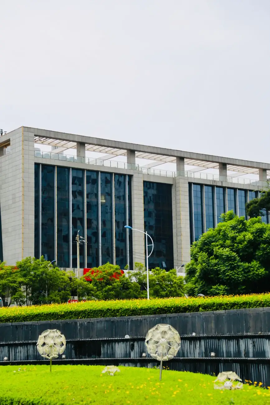 合同管理软件光盘与云端方案对比：海南企业选型需关注哪些要点